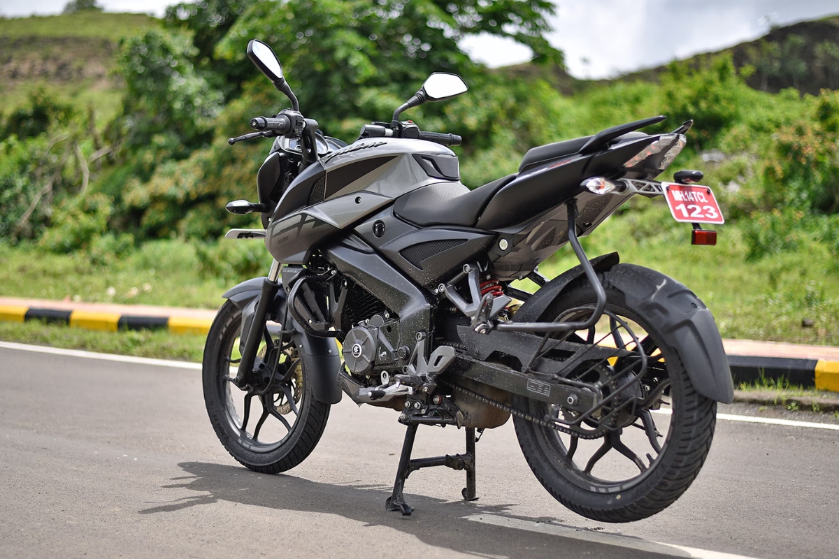 Bajaj Pulsar NS160: Power, Style & Features in One Beast