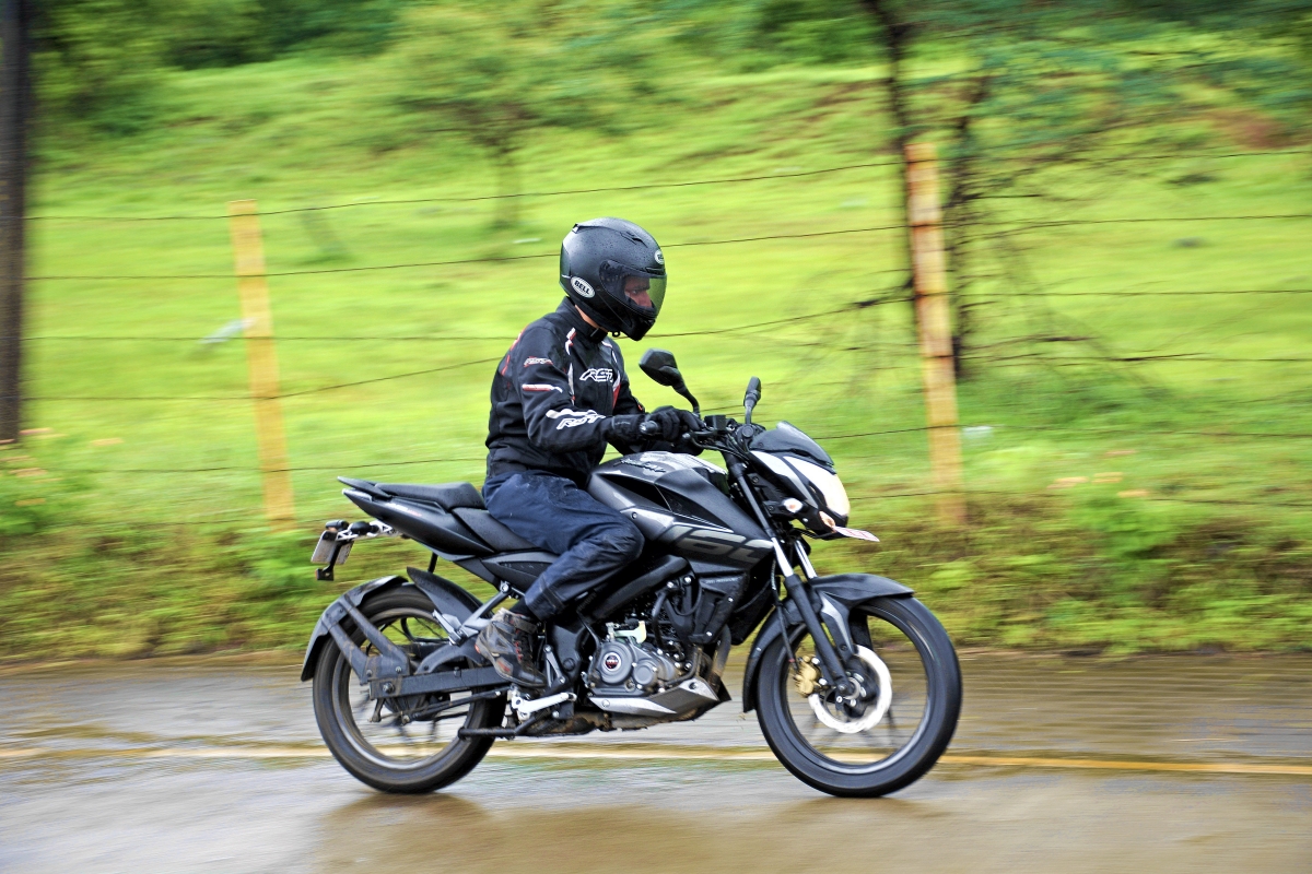 Bajaj Pulsar NS160: Power, Style & Features in One Beast