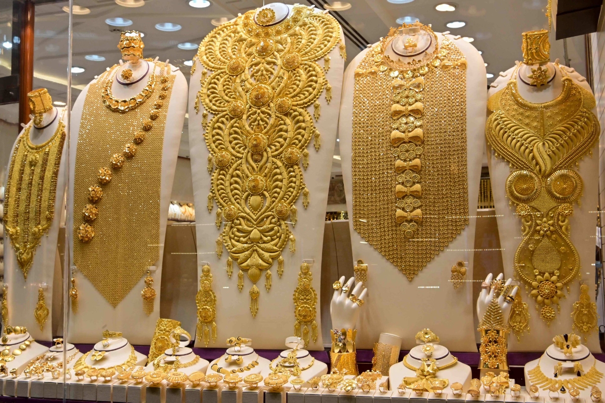 Gold Price Drops Today: Check Latest 22K & 24K Rates