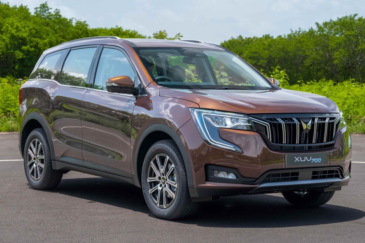 Mahindra XUV700: Luxury, Power, Safety in Every Drive