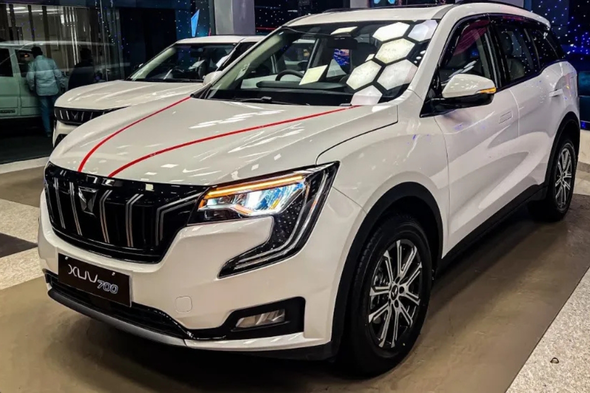 Mahindra XUV700: Luxury, Power, Safety in Every Drive