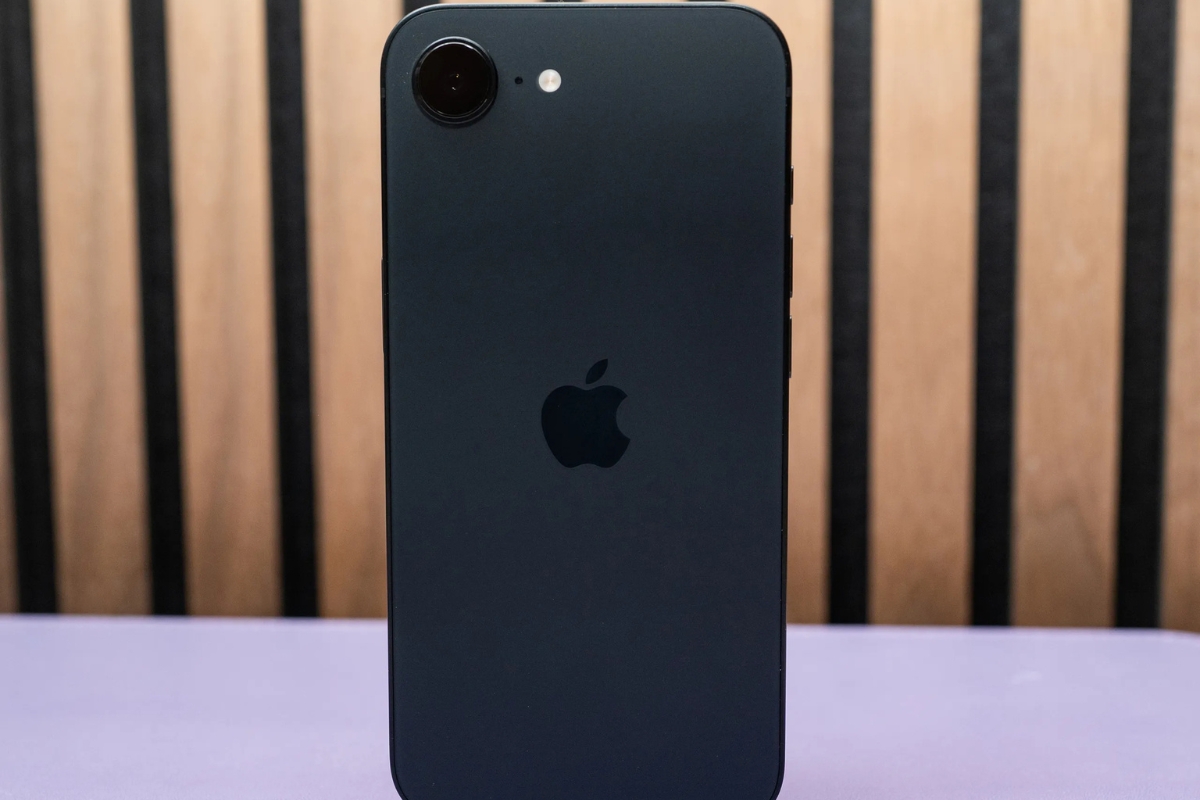 Apple iPhone 16e