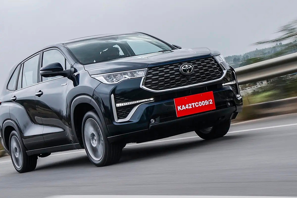 Toyota Innova Hycross