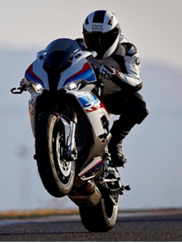 BMW S1000RR तगड़े सुपर स्पोर्ट बाइक की कीमत जानकर हो जायेगे  हैरान